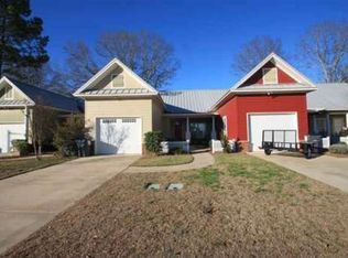 102 Washington Place Dr, Perry, GA 31069