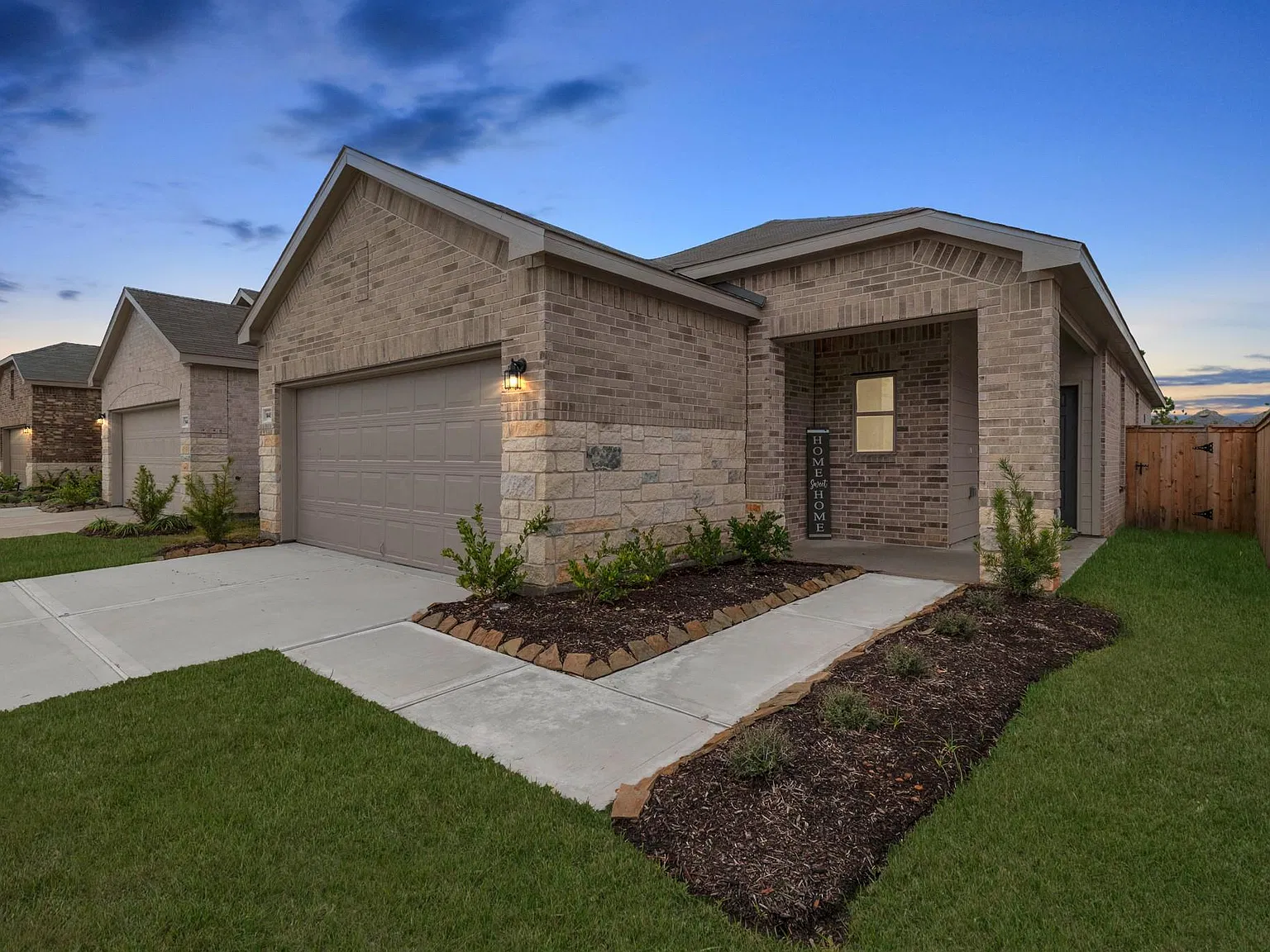 3 bed, 2.0 bath, 1204 sqft, $1,850 — Photo 2