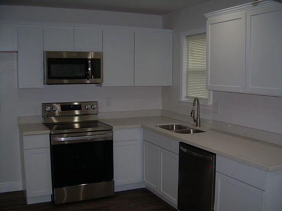 4th image of 2004 Longwood Dr