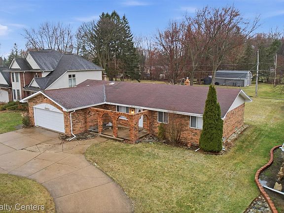 5th image of 37625 Ryan Rd