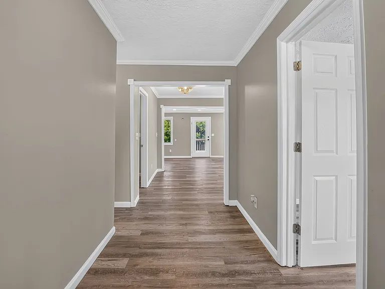 3320 Hillis Rd — Photo 5