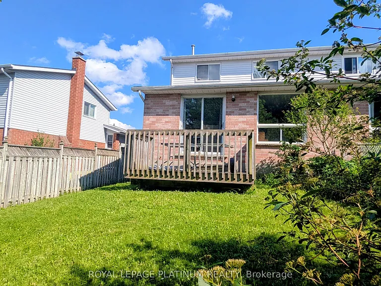 630 Pinerow Cres — Photo 27