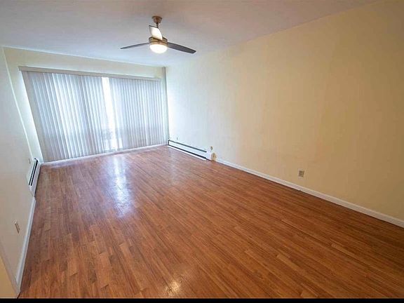 3rd image of 69 Lexington Ave Floor 1