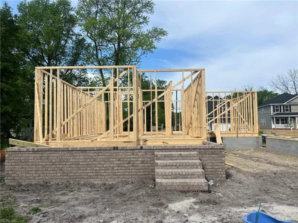 525 Beacon Rd, Portsmouth, VA 23702