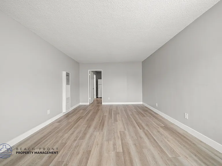 835-845 Glenway Dr. — Photo 9