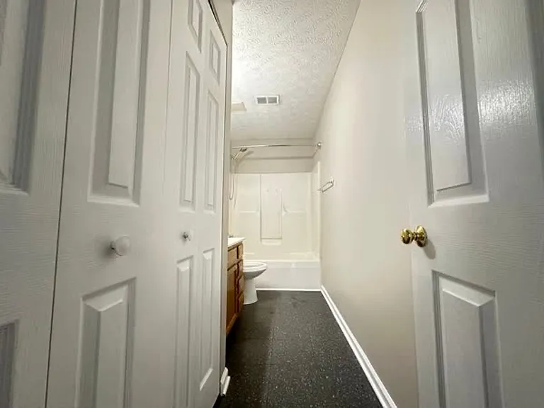 Macey Manor - 139 Macey Ave (Z3) — Photo 14