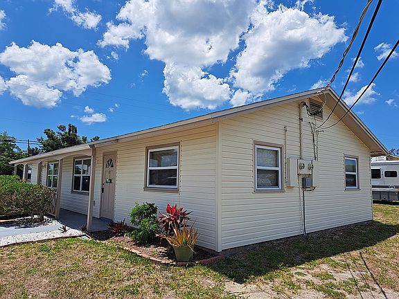 3rd image of 1384 Drury Ln