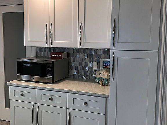 5th image of 2531 E Erie Ave