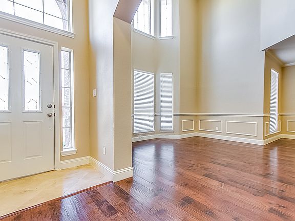 2nd image of 2680 Waterford Way