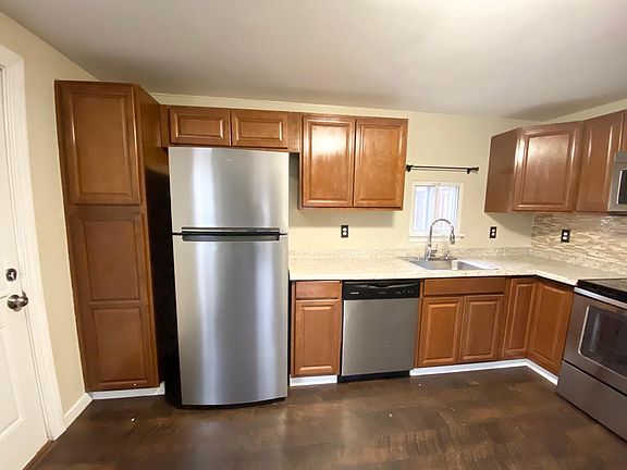 3rd image of 172 Sanborn St