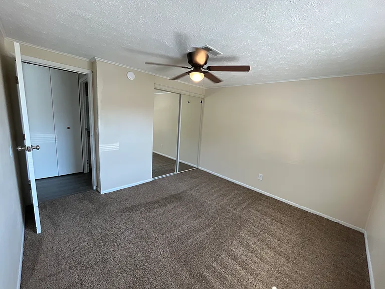 Evergreen Apartments & Townhouses in Belpre, OH — Photo 13