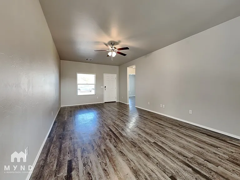 1118 Flint Way — Photo 2
