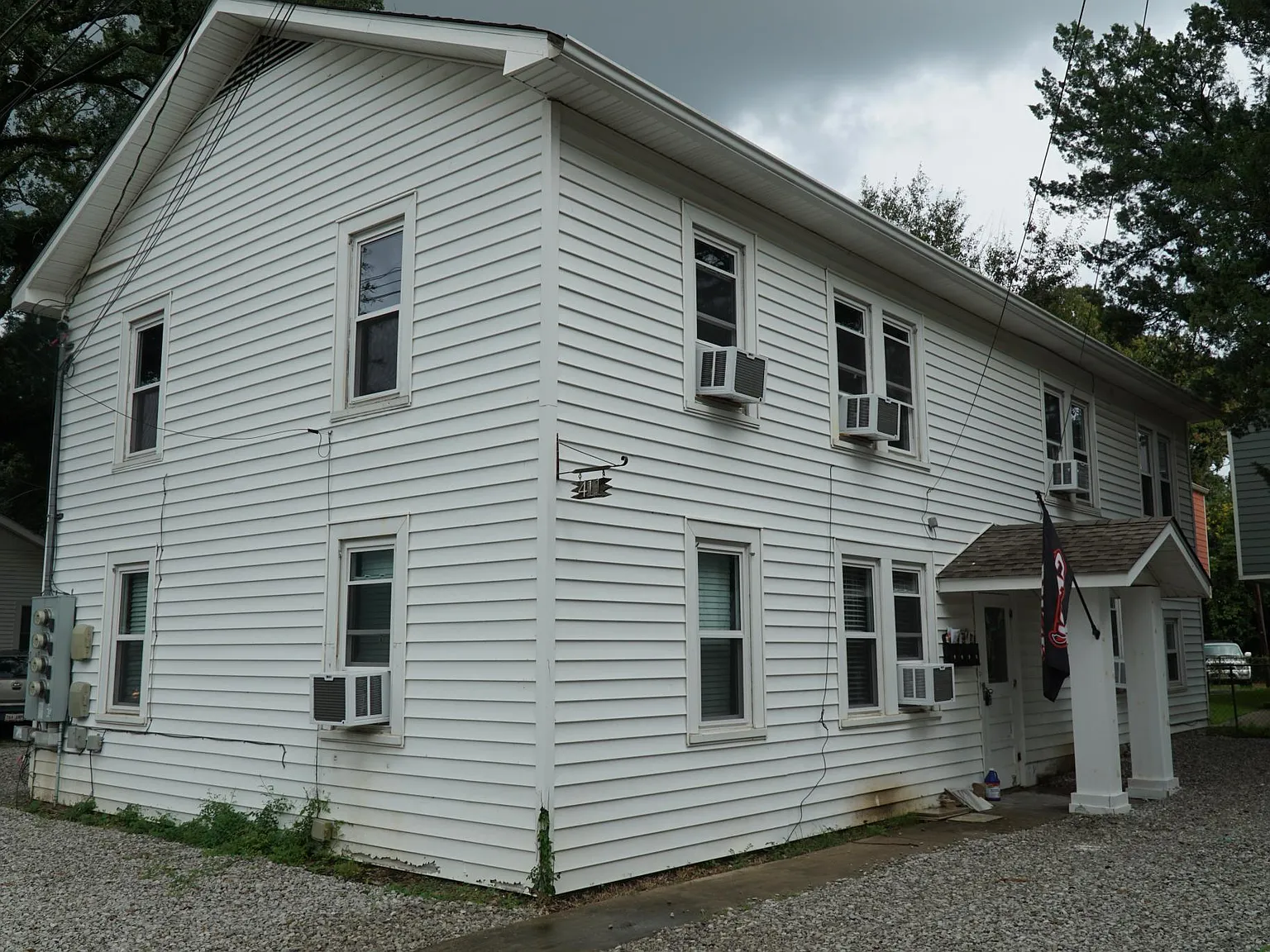 411 W Taft St — Photo 1