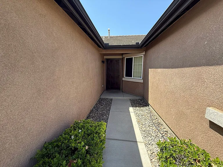 12319 Maclure Dr — Photo 2