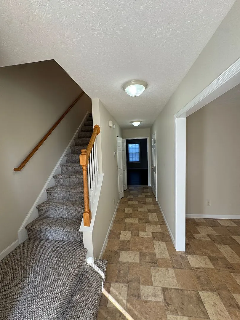 Spacious Townhouse in Bridgewater — Photo 2