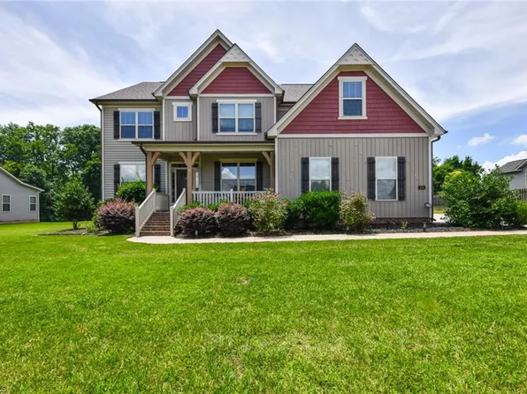 406 Fairmile Dr, Greensboro, NC 27455