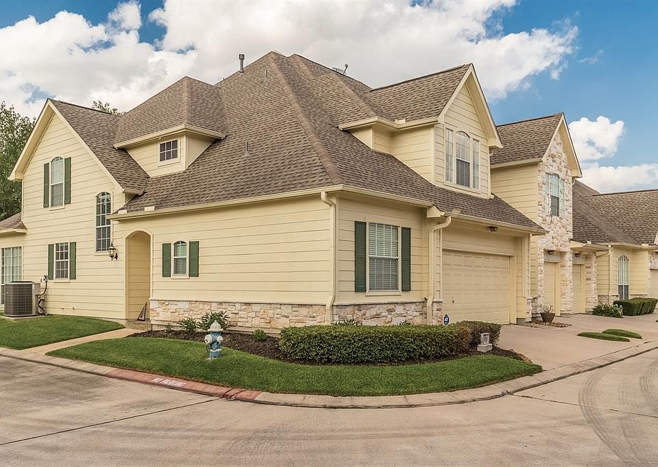Home Sweet Home in Your GATED community! Super Clean!!