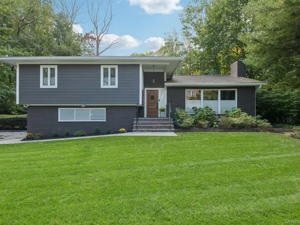 33 Scudders Lane, Glen Head, NY 11545