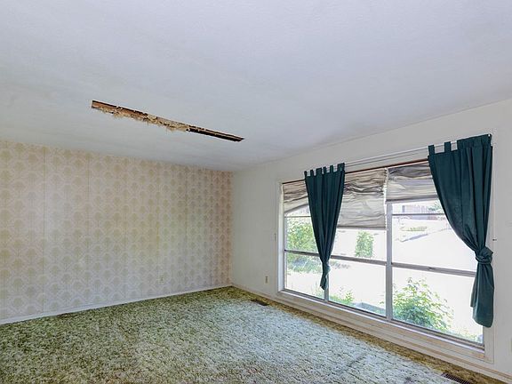 3rd image of 4526 Kenesaw Dr