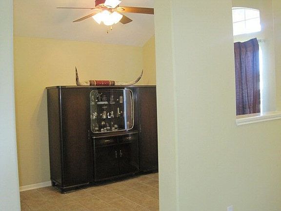 4th image of 406 Sequoia Dr