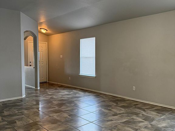 5th image of 100 Carol Ave