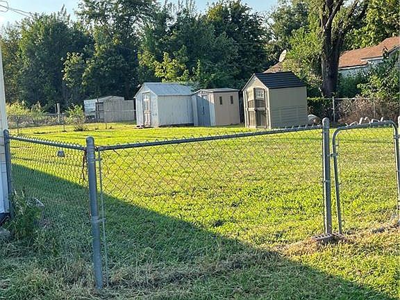 2nd image of 4704 N Adams Rd