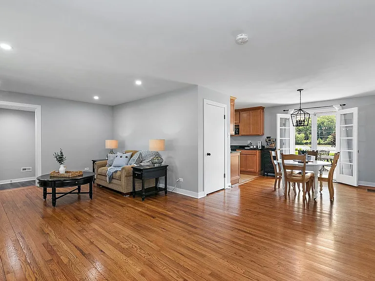 1037 N Harrison St — Photo 4