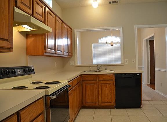 3rd image of 1920 Pinecrest Dr