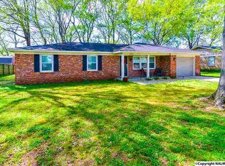 1301 Count Mallard Dr, Decatur, AL 35601