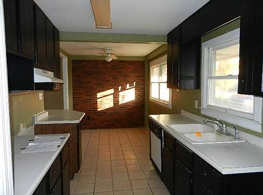 2nd image of 5941 Chatsworth Dr