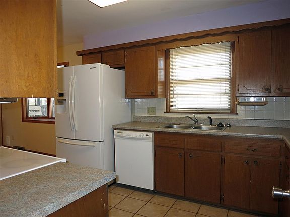 5th image of 2619 S Hiram Ave
