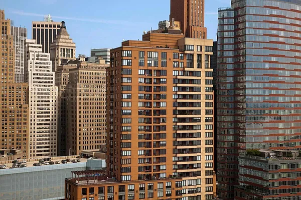 Rented by Compass | media 25