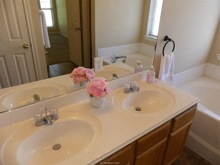 3207 Neuburg Ct — Photo 7