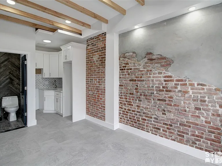 509 Van Buren St #4R — Photo 2