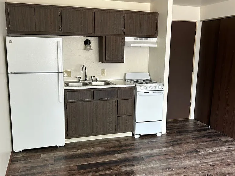 Avenue Apartments — Photo 5