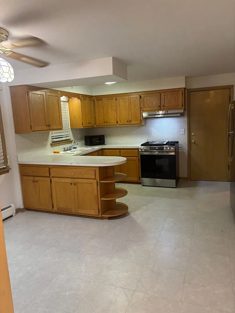 Great 3 bedroom- Modern Appliances- Pet Friendly! — Photo 4