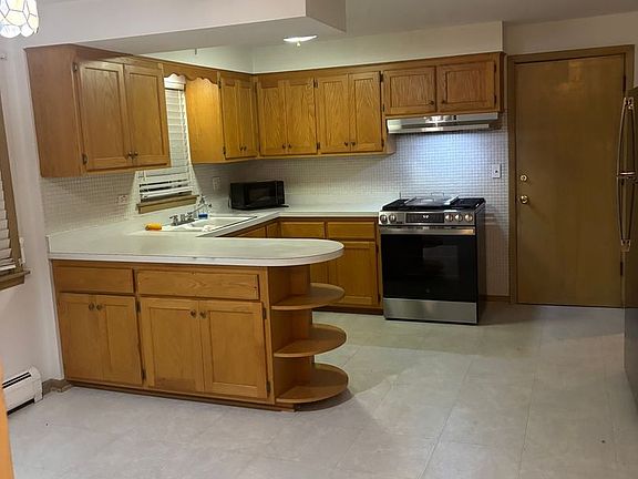 4th image of 6026 S Kilbourn Ave #2