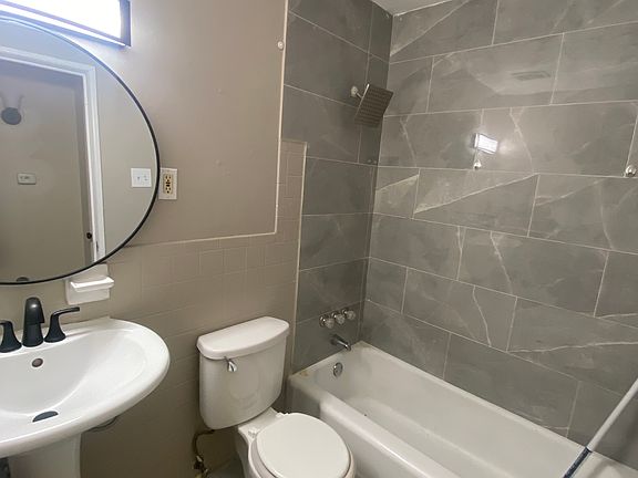 5th image of 814 Schirmer St APT A