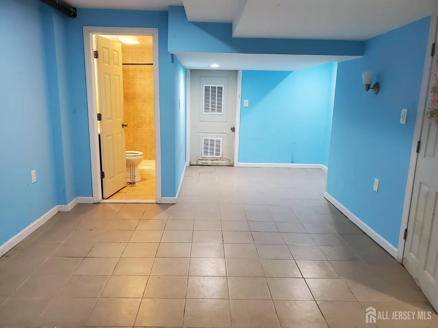 4 bed, 3.5 bath, 2558 sqft, $3,900 — Photo 3