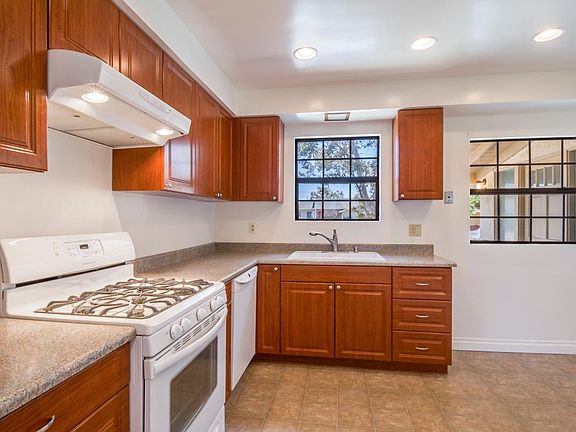4th image of 3817 W 183rd St