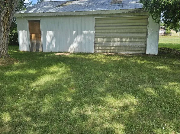 405 E Main St, Hale, MI 48739