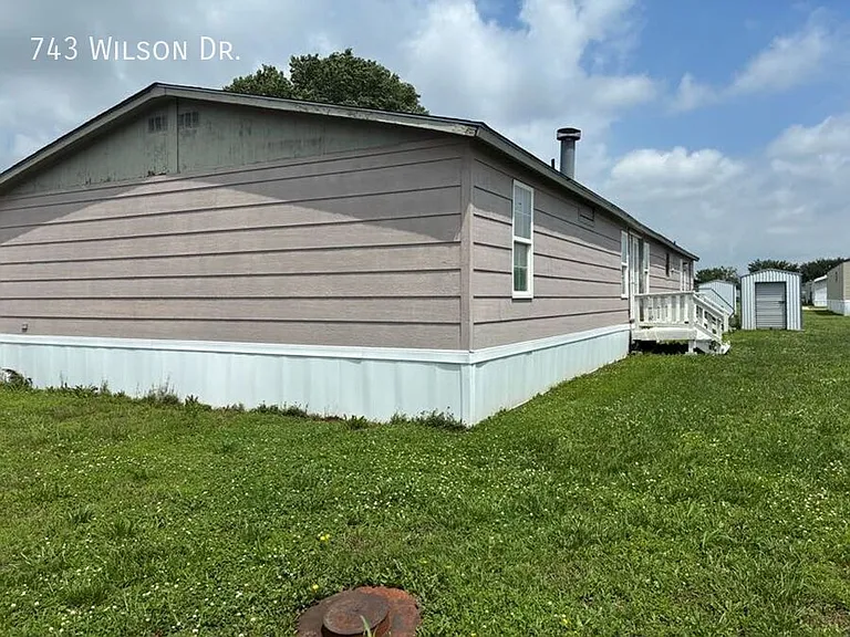 743 E Wilson Dr — Photo 4