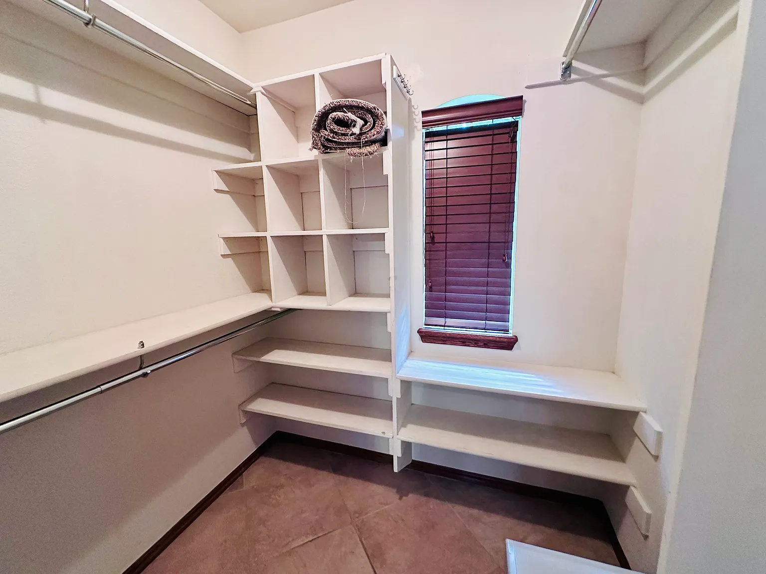 3 bed, 1639 sqft, $1,900 — Photo 2
