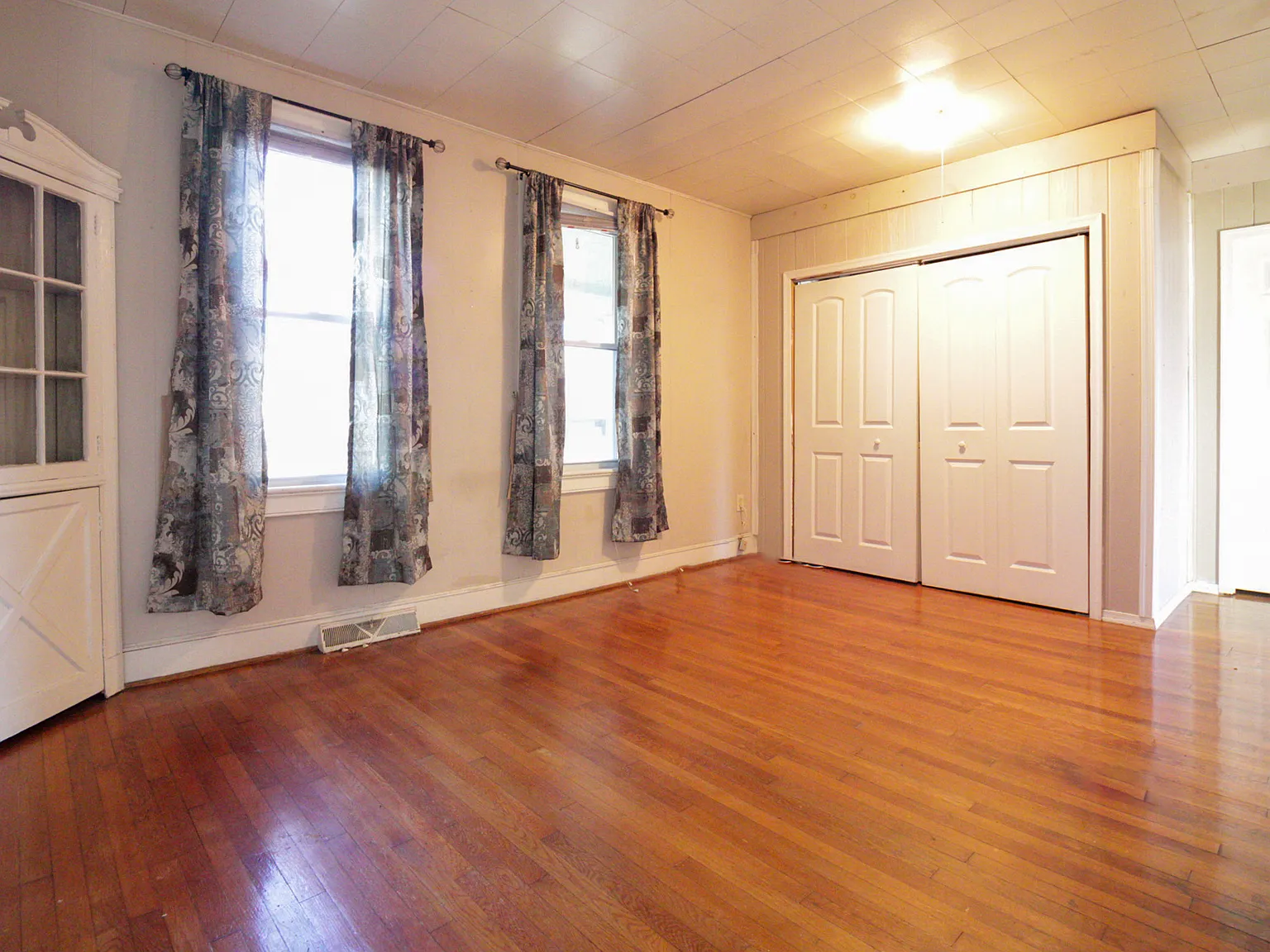 3 bed, 892 sqft, $1,499 — Photo 3