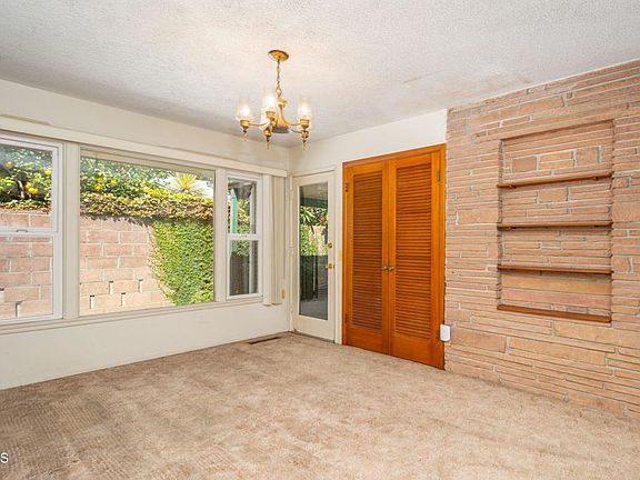 5th image of 1024 Harvey Dr