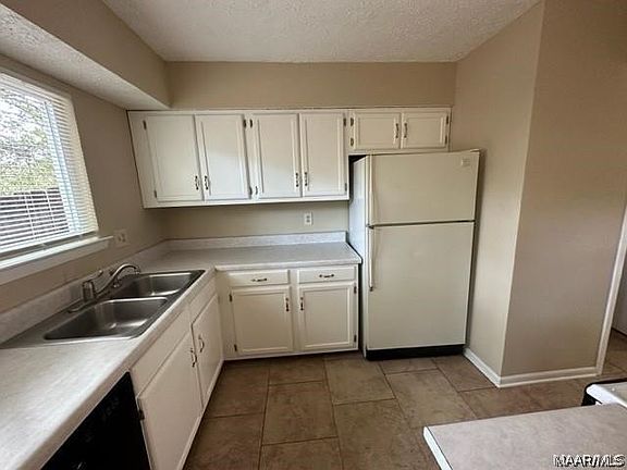 4th image of 23 Crestwood Ct