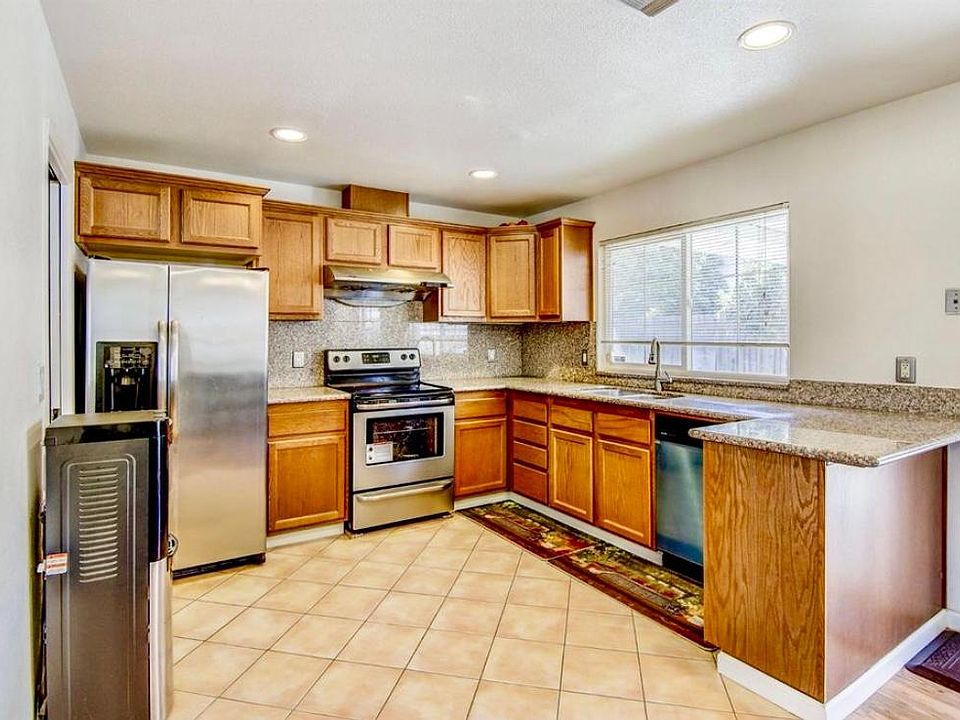2nd image of 7936 Deer Creek Dr