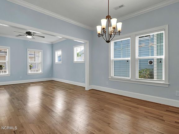 3rd image of 115 Magnolia St