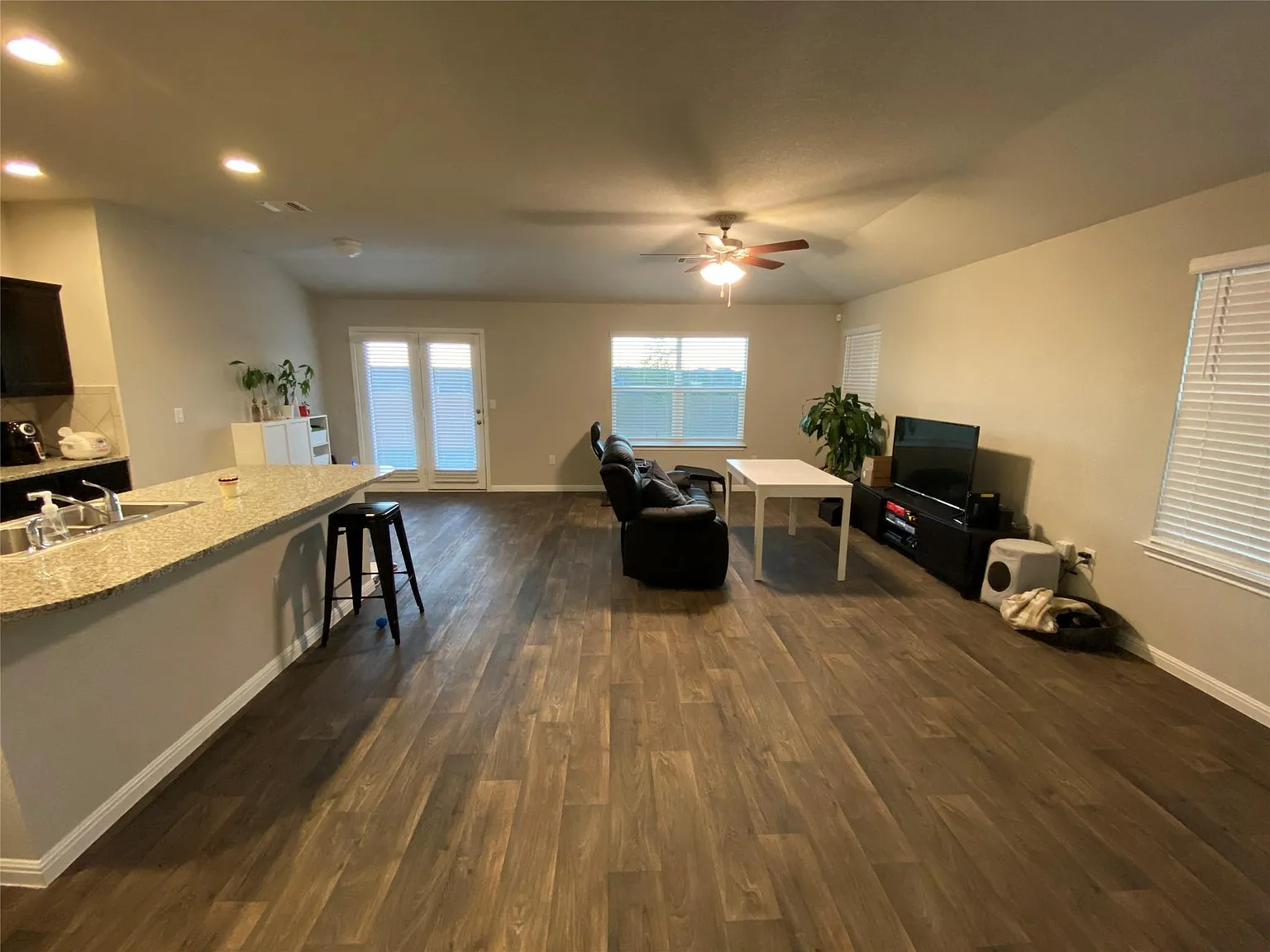 4 bed, 2.0 bath, 1666 sqft, $2,250 — Photo 3
