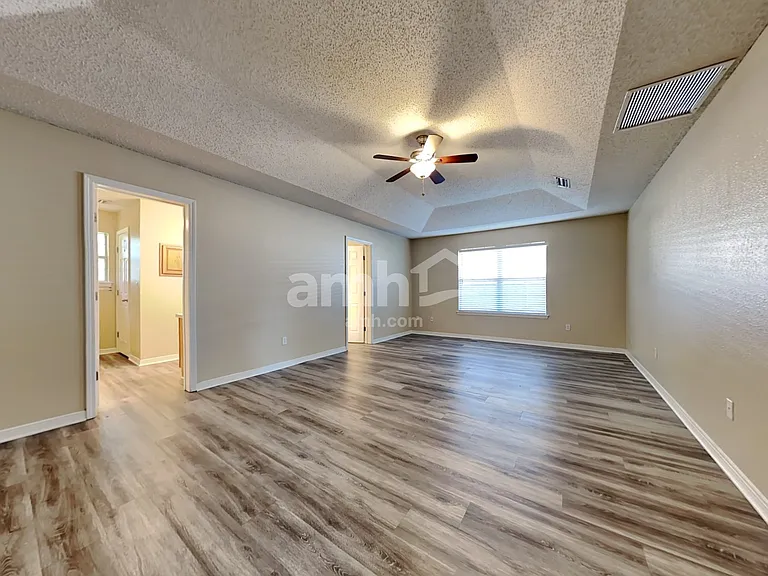 9215 Hawkeye Dr — Photo 10